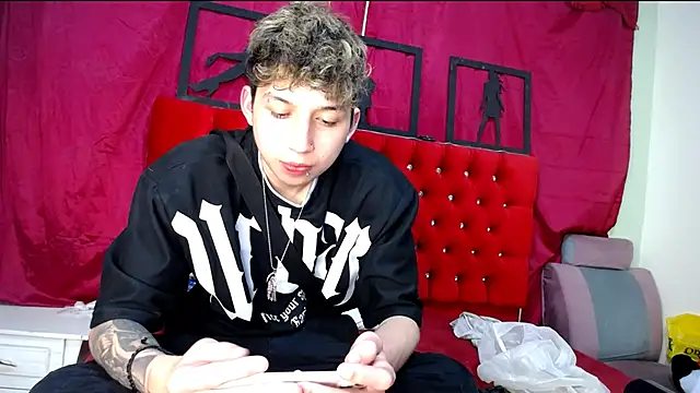 Snapshot of _Thomas_hot_ chatting on February 26, 4:25 am  Thomas hot  online show from February 26, 4:25 am