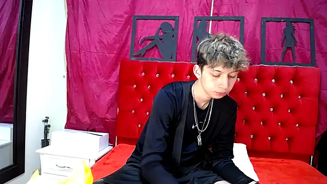 Snapshot of _Thomas_hot_ chatting on February 16, 12:11 am  Thomas hot  online show from February 16, 12:11 am