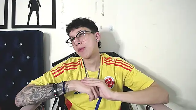 Snapshot of _Thomas_hot_ chatting on September 10, 2:32 am  Thomas hot  online show from September 10, 2:32 am