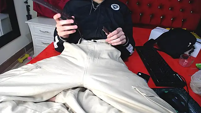 Snapshot of _Thomas_hot_ chatting on February 18, 1:21 am  Thomas hot  online show from February 18, 1:21 am