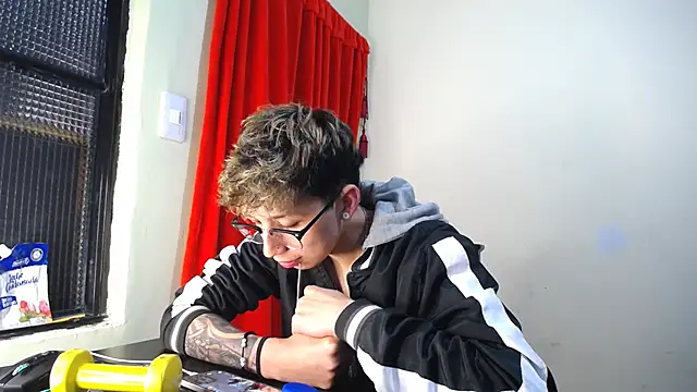 Snapshot of _Thomas_hot_ chatting on February 1, 9:40 pm  Thomas hot  online show from February 1, 9:40 pm