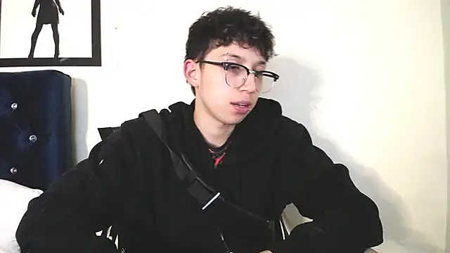 Snapshot of _Thomas_hot_ chatting on October 24, 1:29 am  Thomas hot  online show from October 24, 1:29 am