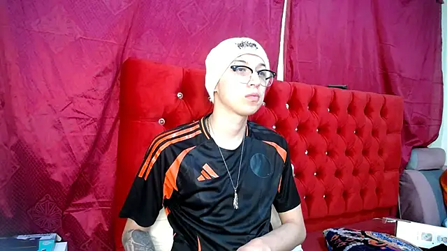 Snapshot of _Thomas_hot_ chatting on March 22, 2:27 am  Thomas hot  online show from March 22, 2:27 am