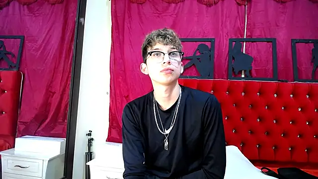 Snapshot of _Thomas_hot_ chatting on February 16, 7:27 pm  Thomas hot  online show from February 16, 7:27 pm