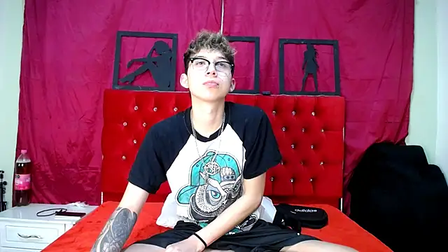 Snapshot of _Thomas_hot_ chatting on February 13, 7:42 pm  Thomas hot  online show from February 13, 7:42 pm