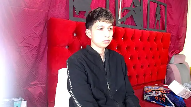 Snapshot of _Thomas_hot_ chatting on March 20, 12:40 am  Thomas hot  online show from March 20, 12:40 am