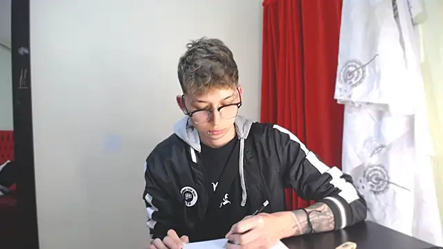 Snapshot of _Thomas_hot_ chatting on January 3, 5:42 pm  Thomas hot  online show from January 3, 5:42 pm