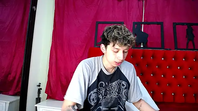 Snapshot of _Thomas_hot_ chatting on February 28, 7:15 am  Thomas hot  online show from February 28, 7:15 am