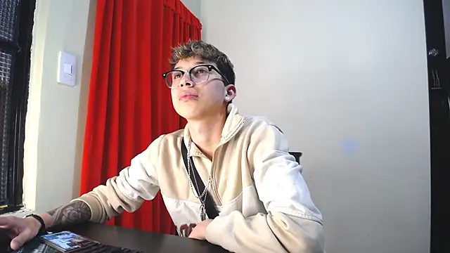 Snapshot of _Thomas_hot_ chatting on February 5, 7:42 pm  Thomas hot  online show from February 5, 7:42 pm