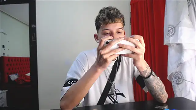 Snapshot of _Thomas_hot_ chatting on January 7, 7:59 pm  Thomas hot  online show from January 7, 7:59 pm