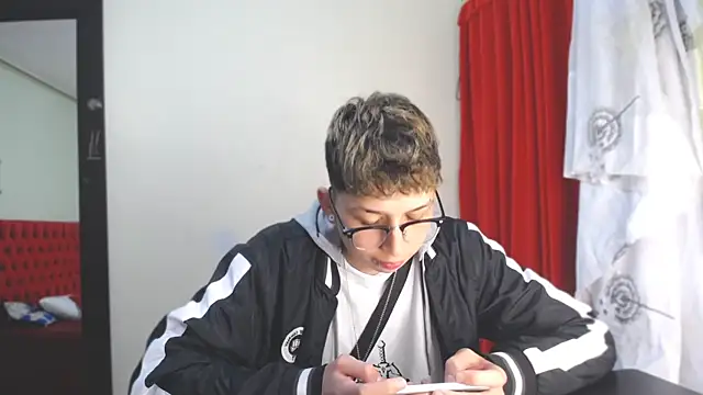 Snapshot of _Thomas_hot_ chatting on January 8, 4:11 pm  Thomas hot  online show from January 8, 4:11 pm