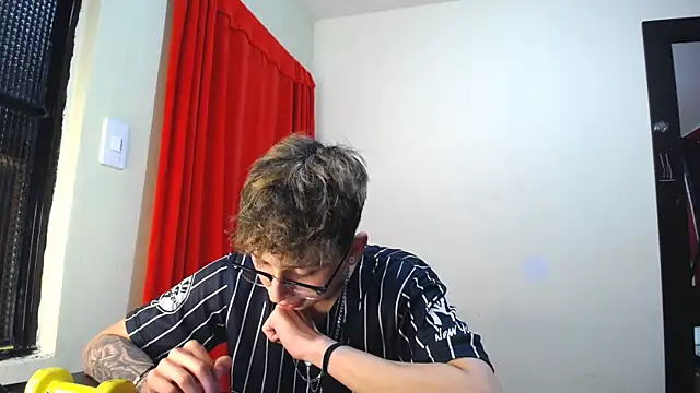 Snapshot of _Thomas_hot_ chatting on January 31, 1:33 am  Thomas hot  online show from January 31, 1:33 am