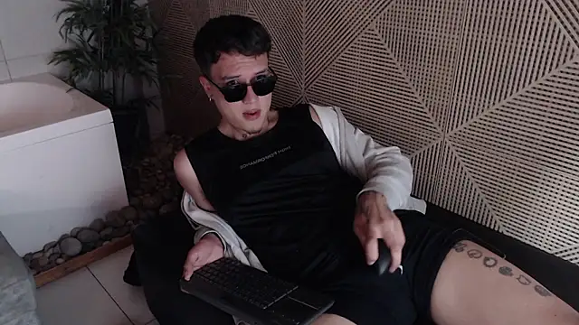 MrUniverse  online show from December 9, 2:56 am