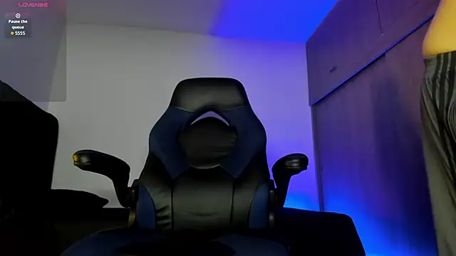 male pussy online show from October 15, 4:20 am