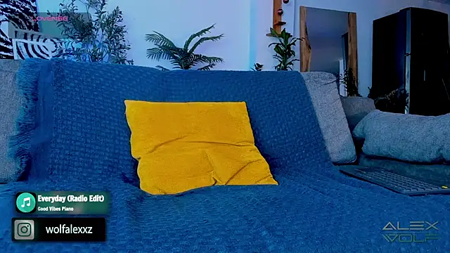 Snapshot of alex_wolf_ chatting on January 20, 2:01 am alex wolf  online show from January 20, 2:01 am