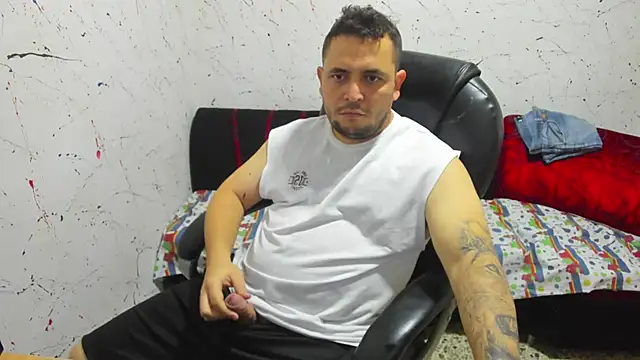 Snapshot of _ace_ventura chatting on February 10, 12:30 am  ace ventura online show from February 10, 12:30 am