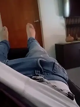 Snapshot of ale5858 chatting on October 15, 12:35 pm ale5858 online show from October 15, 12:35 pm