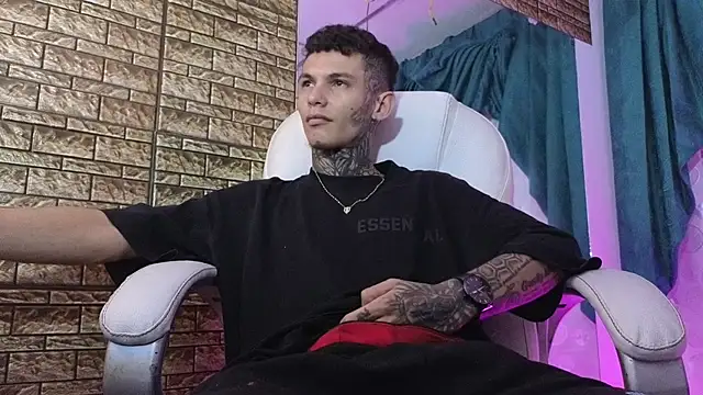 Snapshot of Stuart_Boy_ chatting on October 10, 3:44 am Stuart Boy  online show from October 10, 3:44 am