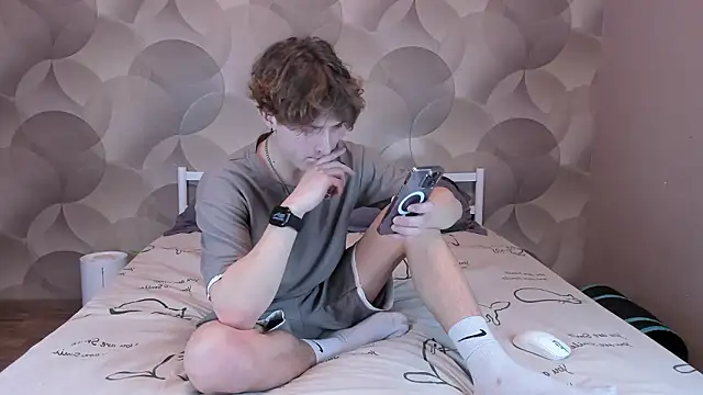 Ian Flor online show from February 12, 3:18 pm