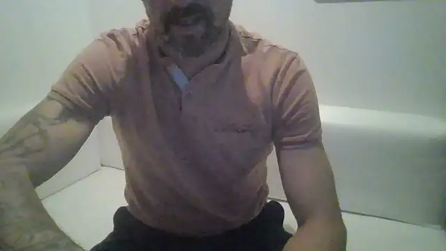 Snapshot of vinzz49 chatting on October 25, 8:32 pm vinzz49 online show from October 25, 8:32 pm