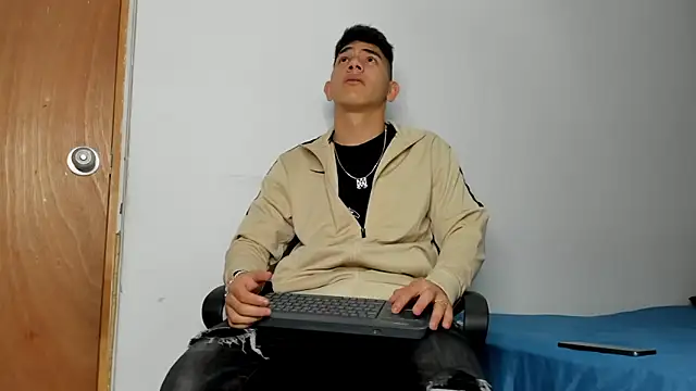 andrew rose  online show from December 4, 3:13 am