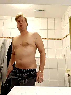 Snapshot of MArciQuarky chatting on September 11, 5:12 pm MArciQuarky online show from September 11, 5:12 pm