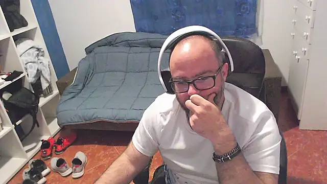 ravingr4d4 online show from May 14, 9:13 pm