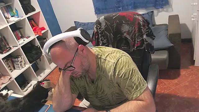 ravingr4d4 online show from May 26, 9:44 pm