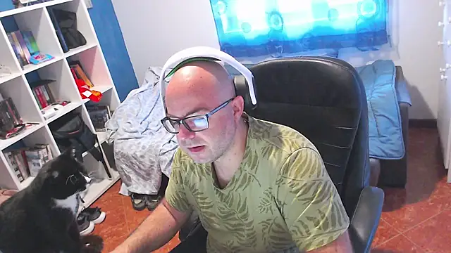 ravingr4d4 online show from May 20, 8:21 am