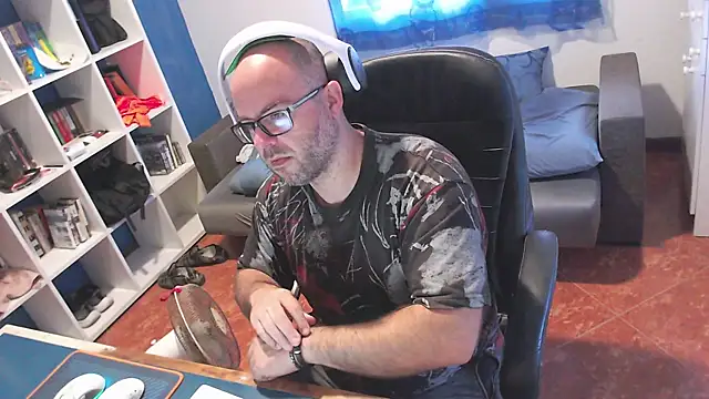 ravingr4d4 online show from May 27, 8:22 am