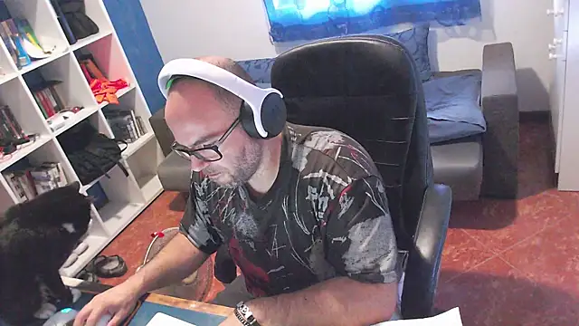 ravingr4d4 online show from May 29, 8:24 am