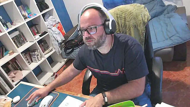 ravingr4d4 online show from May 18, 1:28 pm