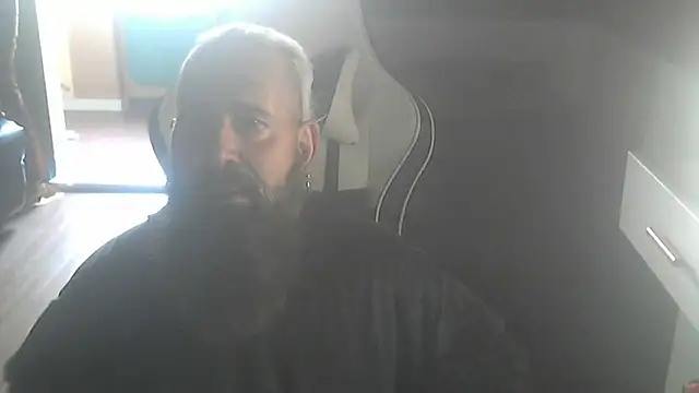 Snapshot of maseurbeardedpig chatting on October 31, 10:51 am maseurbeardedpig online show from October 31, 10:51 am