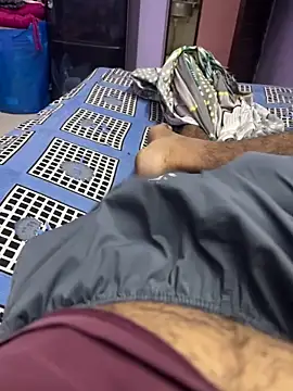 Snapshot of delhiboyz1 chatting on October 6, 6:18 am delhiboyz1 online show from October 6, 6:18 am