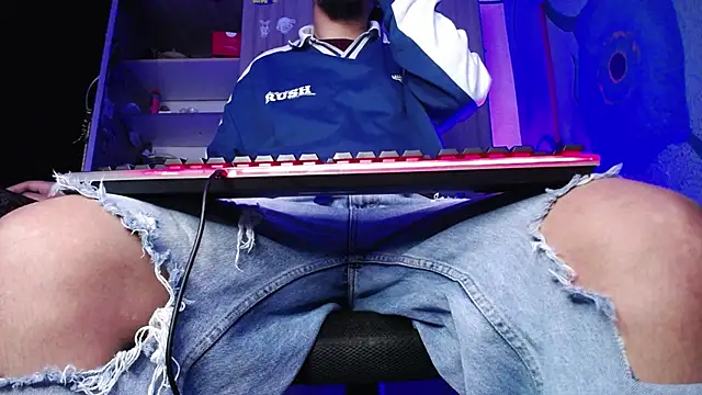 zacwatson  online show from October 12, 1:54 am