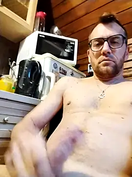 tomee83 online show from December 5, 6:42 am