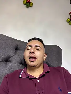 Snapshot of DanielGomez9 chatting on December 25, 3:18 am DanielGomez9 online show from December 25, 3:18 am