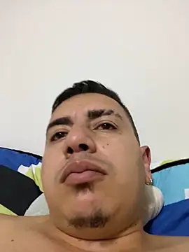 Snapshot of DanielGomez9 chatting on January 7, 2:01 am DanielGomez9 online show from January 7, 2:01 am