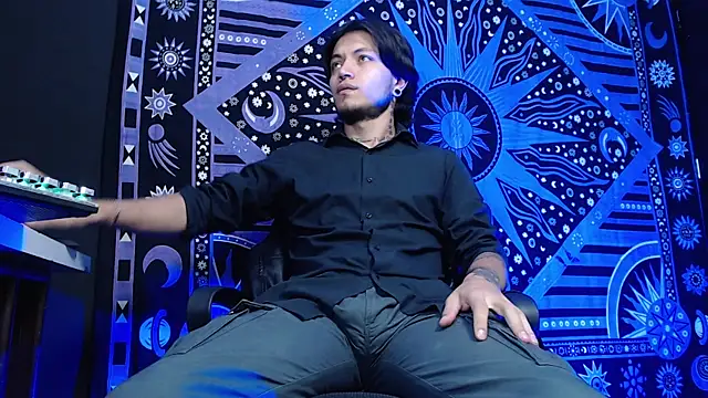 Snapshot of Dicaprioo_ chatting on February 11, 4:56 pm Dicaprioo  online show from February 11, 4:56 pm