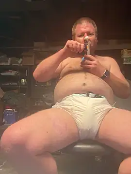 Snapshot of Diaperking916 chatting on October 14, 7:04 am Diaperking916 online show from October 14, 7:04 am