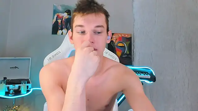 4ever dude online show from February 12, 5:05 am