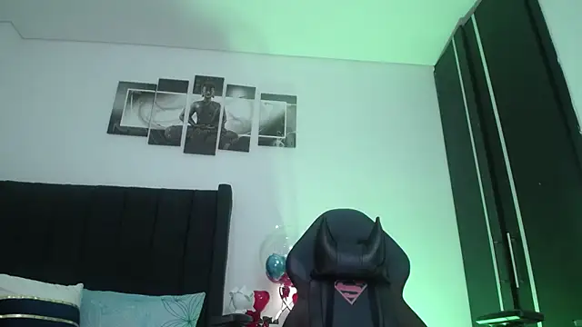 Snapshot of muscle_ares chatting on February 18, 10:49 am muscle ares online show from February 18, 10:49 am