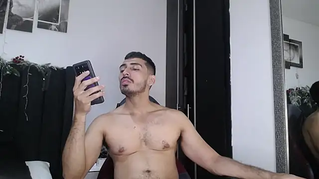 Snapshot of muscle_ares chatting on December 16, 10:40 am muscle ares online show from December 16, 10:40 am