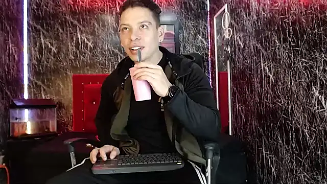 Snapshot of Baxter_Dex chatting on December 22, 6:06 am Baxter Dex online show from December 22, 6:06 am