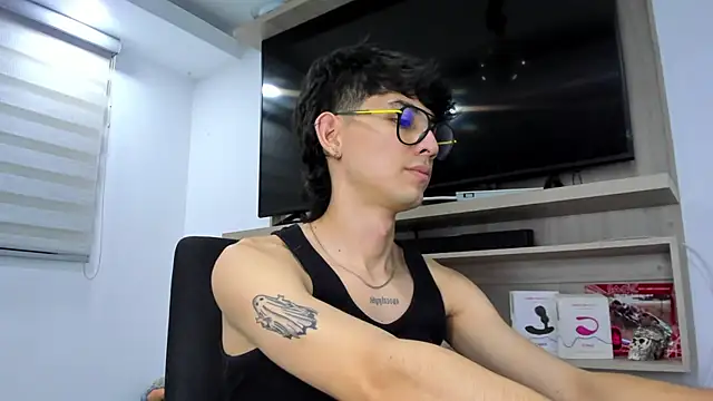 Santi delacruz online show from October 3, 5:23 am