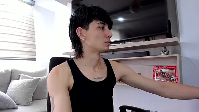 Santi delacruz online show from October 24, 7:59 pm