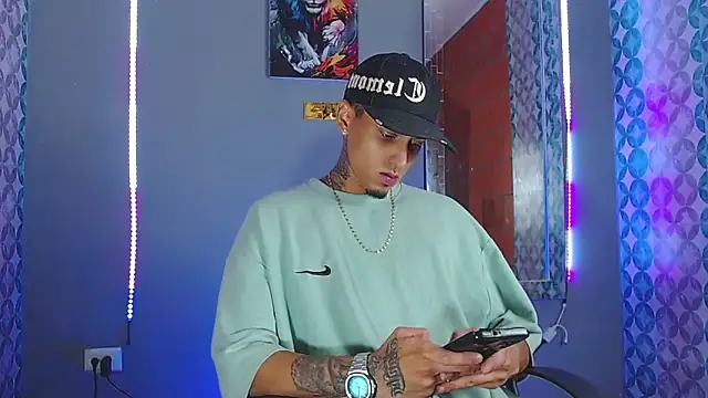 Liam lee online show from April 14, 12:00 am