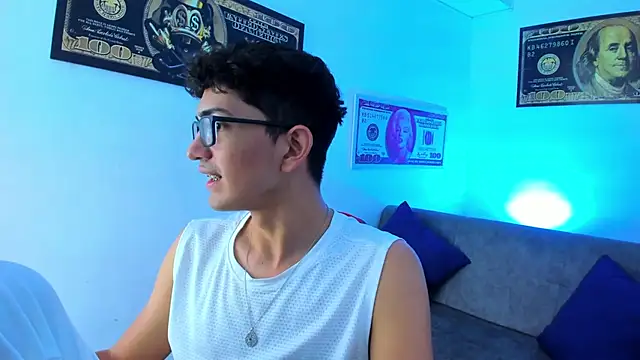 Snapshot of TylerWhite_ chatting on December 29, 3:00 am TylerWhite  online show from December 29, 3:00 am