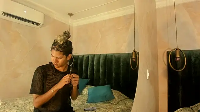 Maxim-Walker online show from November 25, 3:30 am