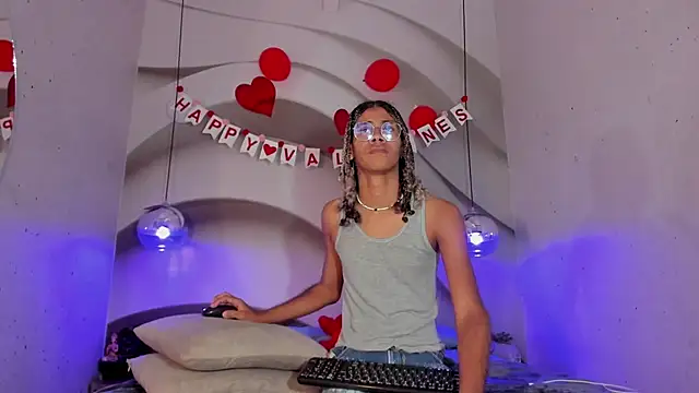 Maxim-Walker online show from February 21, 2:50 am